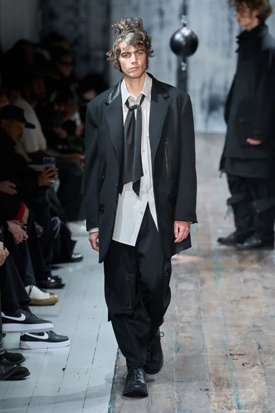 Look 37